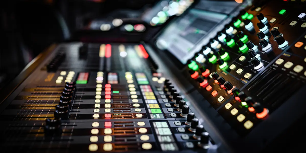 Monitore und Touchscreens für AV und Broadcasting