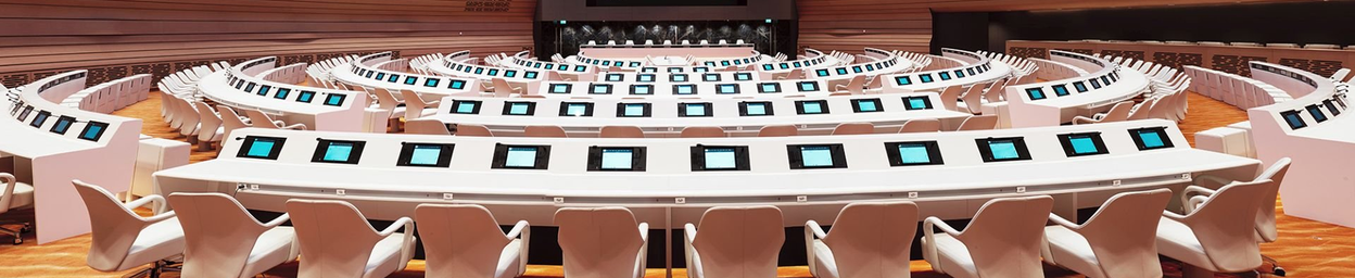 Monitore und Touchscreens für Konferenzräume